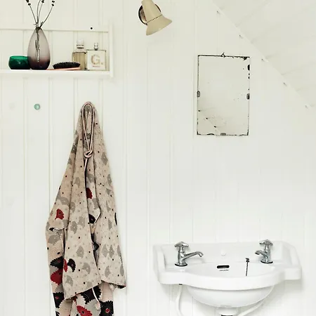 Simple And Exclusive Getaway On Feriehus